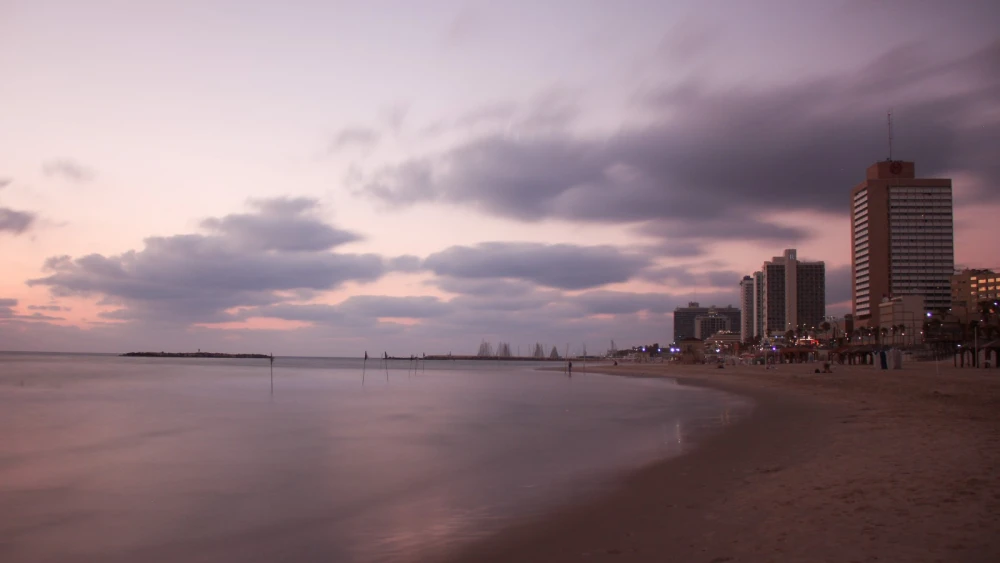 Sunset at Banana Beach, Tel Aviv. Photo by Matthew Hechter/Flash90.