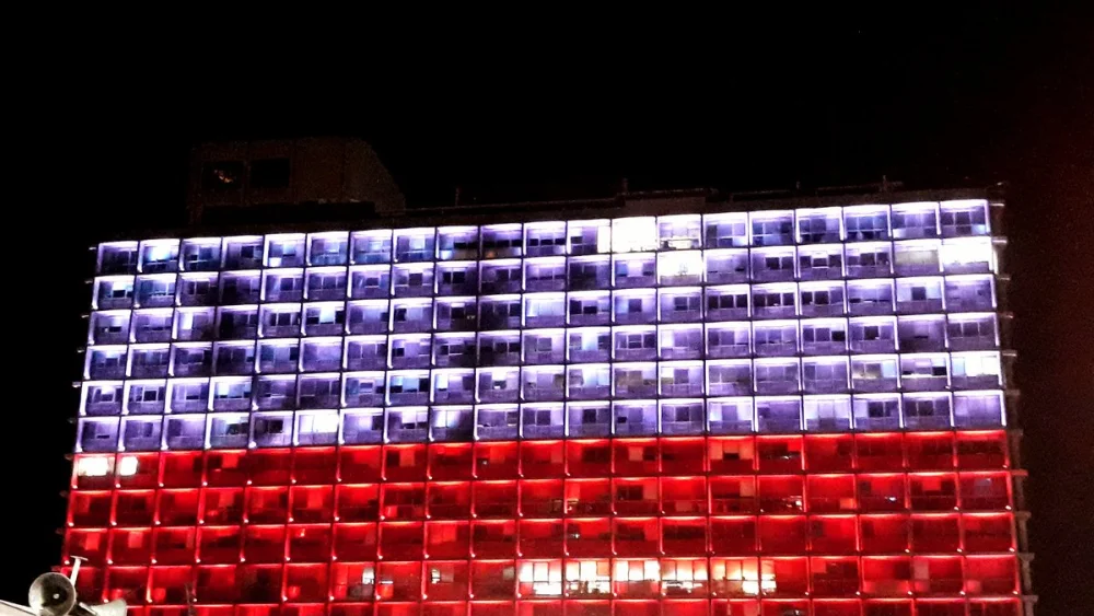 Tel Aviv Municipality lit up as Polish flag on 100th anniversary of Polish independence, night of November 11.