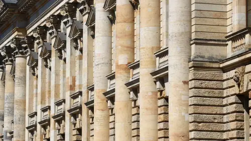 Court columns. Credit: Pixabay.