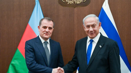 Israel's Prime Minister Benjamin Netanyahu, right, with Azerbaijan Foreign Minister Jeyhun Bayramov, on March 29, 2023 in Jerusalem. Kobi Gideon (GPO)