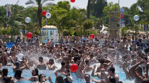 Yahad–United for Israel’s Soldiers and Friends of the Israel Defense Forces joined together in hosting a “Fun Day” for some 5,000 front-line IDF combat soldiers in 2018 at the Shefayim Water Park in Israel. Credit: Nir Buxenbaum.