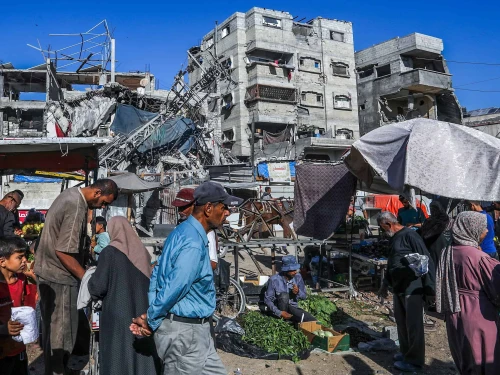 A market in Khan Yunis in the southern Gaza Strip, a few days after a ceasefire agreement between Israel and Hamas, Oct. 14, 2025. Photo by Abed Rahim Khatib/Flash90.