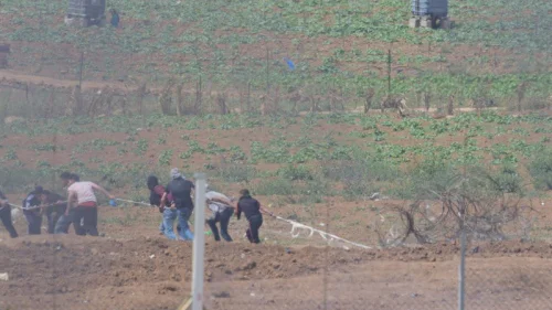 Gazan rioters attempting to infiltrate Israel and burn the security fence adjacent to the Karni Crossing in the northern Gaza Strip. Credit: IDF.