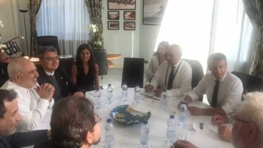Iranian Foreign Minister Mohammad Javad Zarif holds talks in Biarritz, France, with French President Emmanuel Macron and Foreign Minister Jean-Yves Le Drian on the sidelines of the G7, Aug. 24, 2019. Source: Screenshot.