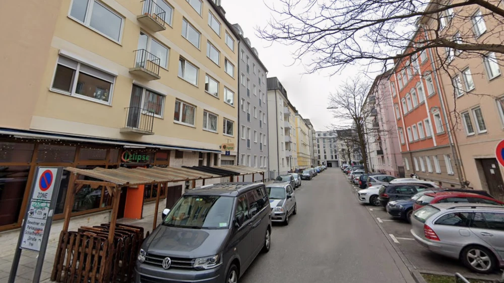 The entrance to the Israel restaurant "Eclipse" in Munich, Germany, in 2022. Source: Google Maps.