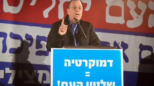Eli Zipori speaks during a protest in support of Israeli Prime Minister Benjamin Netanyahu and against the judicial overreach in Tel Aviv, Dec. 30, 2019. Photo by Flash90.