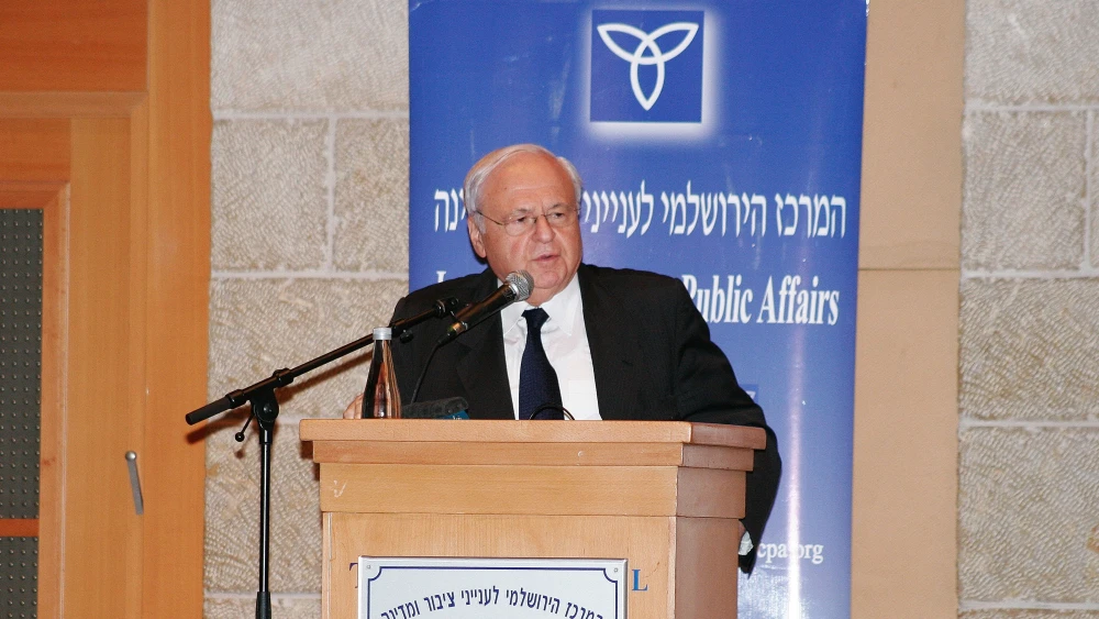 Meir Rosenne, former Israeli Ambassador to the United States and France, speaks at a conference on Israeli security, regional diplomacy, and international law and organized by the Jerusalem Center for Public Affairs (JPCA), at the David Citadel Hotel in Jerusalem, June 4, 2007. Photo by Dan Porges/Getty Images.
