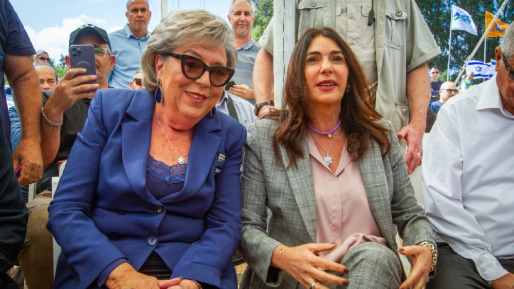 Netanya Mayor Miriam Feirberg-Ikar (left) and Transport Minister Miri Regev attend a ceremony for the construction of Road 561 in the Sharon region, March 9, 2023. Credit: Flash90.
