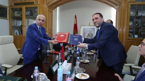 Moroccan Health Minister Khalid Aït Taleb (left) and his Israeli counterpart Moshe Arbel sign a bilateral cooperation agreement in Rabat, June 16, 2023. Source: Twitter.