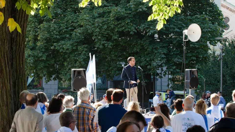 Aron Verständig speaks at a pro-Israel rally in Stockholm, Sweden on Aug. 31, 2015. Photo courtesy of the Zionist Federation of Sweden.