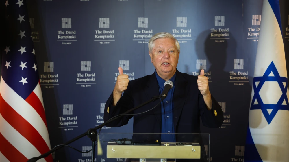 US Senator Lindsey Graham speaks during a press conference in Tel Aviv, August 28, 2025. Photo by Flash90.