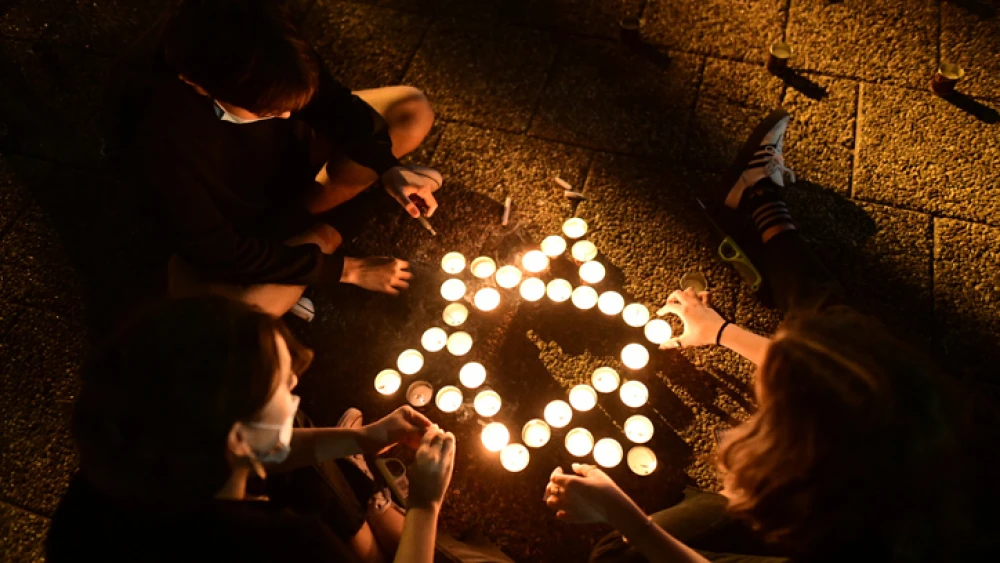 Some of the 25,000 candles lit at Rabin Square in Tel Aviv in honor of the 25th Memorial Day for the assassination of late Prime Minister Yitzhak Rabin, at Rabin Square in Tel Aviv on Oct. 29, 2020. Photo by Tomer Neuberg/Flash90.