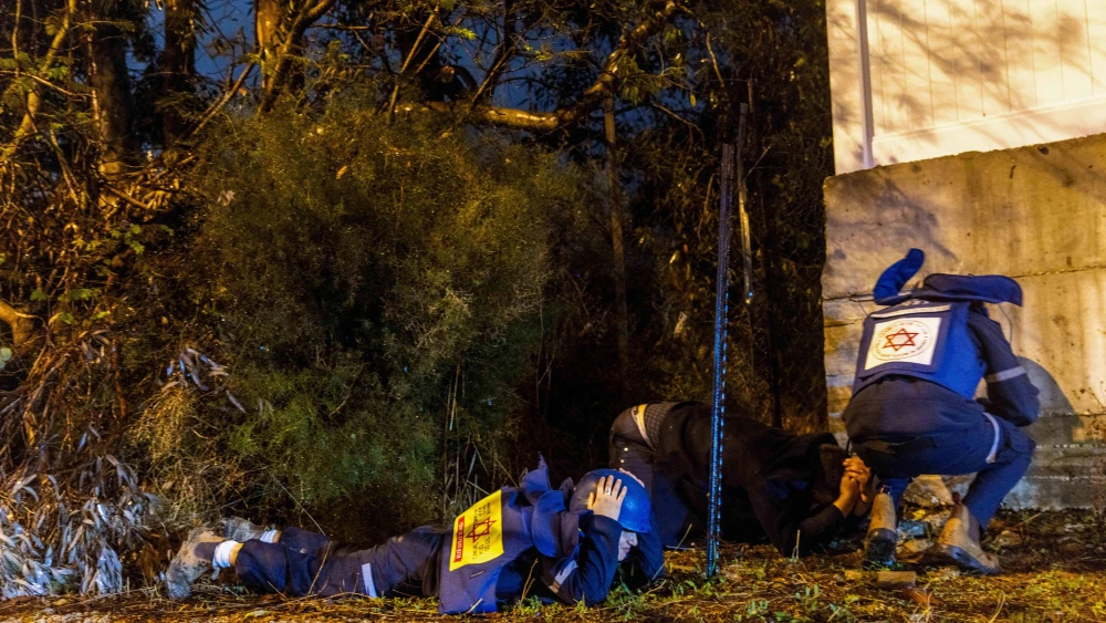 People take cover as siren warns of incoming missile fired from Yemen, near Rehovot, Dec. 30, 2024. Photo by Yossi Aloni/Flash90.