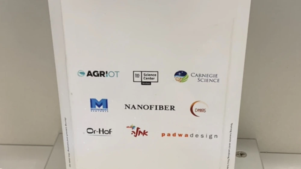 Miniature greenhouse shuttling chickpea seeds to space. Photo courtesy of Aviv Labs