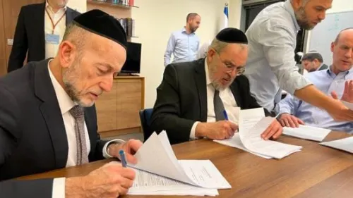 United Torah Judaism members sign the final coalition deal with the Likud, Dec. 28, 2022. Credit: Twitter.