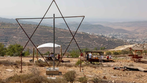 Israelis celebrate Sukkot on the outskirts of Neve Daniel in Gush Etzion, Oct. 11, 2022. Photo by Gershon Elinson/Flash90.