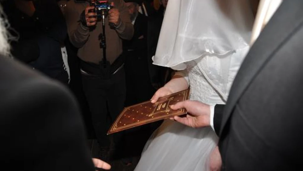An Israeli couple getting married. Photo by Yossi Kaufman.