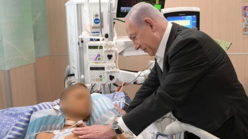 Israeli Prime Minister Benjamin Netanyahu visits wounded IDF soldiers at the Sheba Medical Center in Ramat Gan, May 14, 2024. Photo by Amos Ben-Gershom/GPO.