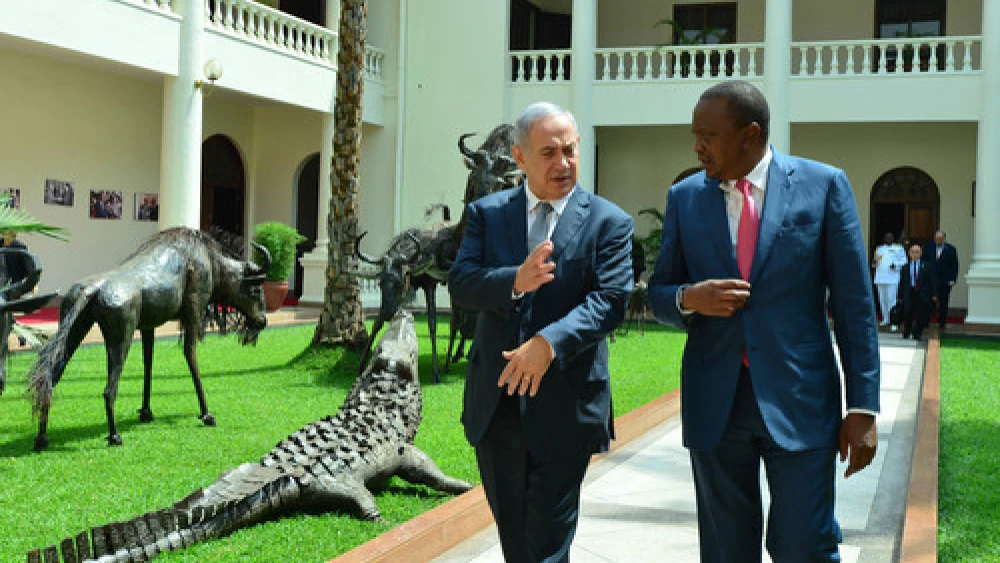 Click photo to download. Caption: Israeli Prime Minister Benjamin Netanyahu meets with Kenyan President Uhuru Kenyatta in Nairobi, Kenya, on July 5. Credit: Kobi Gideon/GPO.