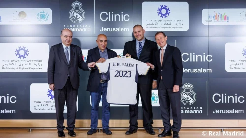 Real Madrid's Director of Institutional Relations Emilio Butragueño (right) and Yaron Lior (second from right), senior project manager in Israel's Ministry of Regional Cooperation, launch the soccer clinic in Jerusalem. Source: realmadrid.com.