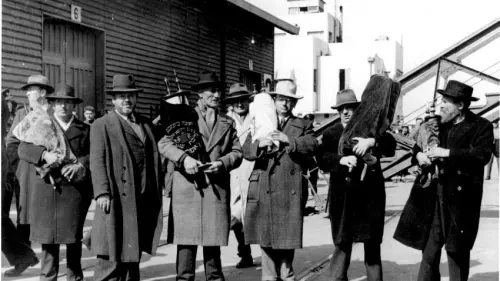 Immigrants from Shanghai arrive in Israel, March 1949. Source: Yad Vashem.