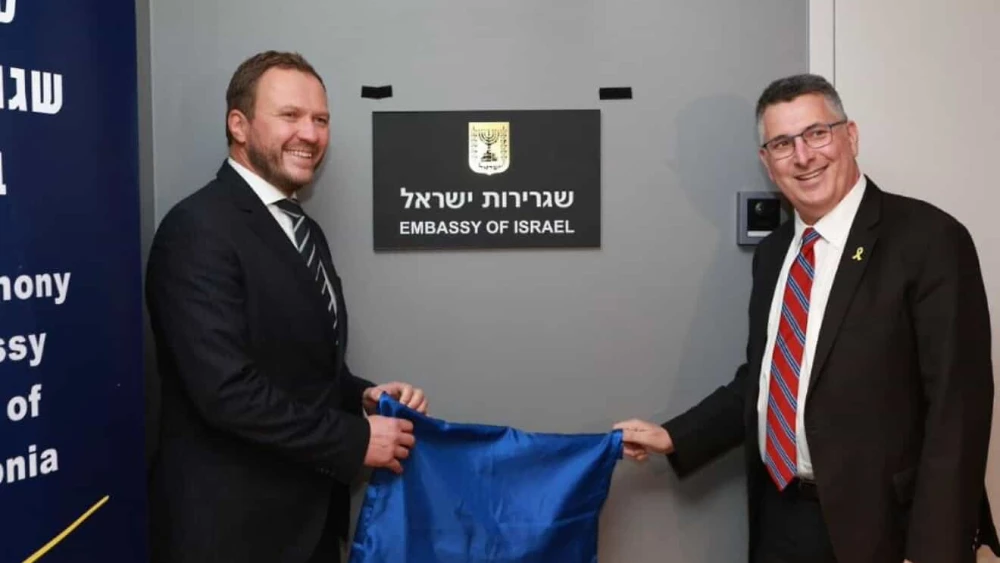 Estonian Foreign Minister Margus Tsahkna (left) and Israeli Foreign Minister Gideon Sa'ar open the Israeli embassy in Tallinn, Estonia, Nov. 11, 2025. Credit: MFA/X.