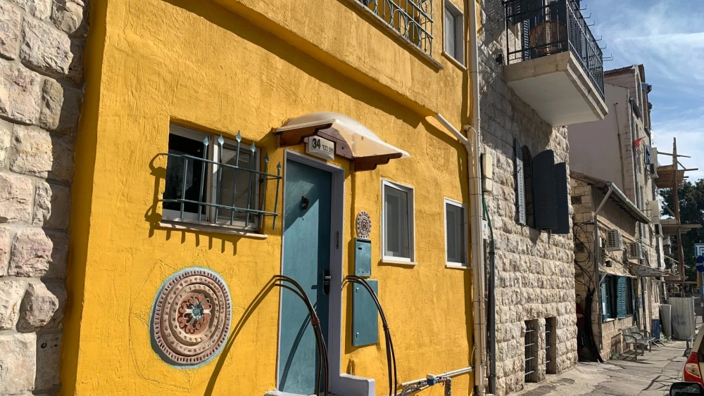 Colorful structures line Nissim Behar Street in Jerusalem. Photo by Tess Levy.