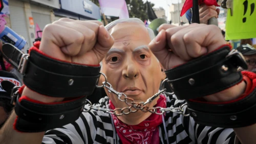 Anti-Netanyahu protesters outside the Jerusalem District Court where the Israeli prime minister's trial is being held, April 25, 2021. Photo by Olivier Fitoussi/Flash90.