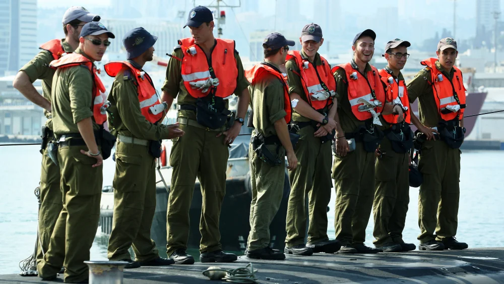 Israeli Navy soldiers board an Israeli Dolphin-class submarine in Haifa on Sept. 7, 2009. Photo by Moshe Shai/Flash90.