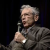 Author Amos Oz speaks at the 85th birthday celebration of Israeli artist Dani Caravan, at the Tzavta Theater in Tel Aviv on Dec.18, 2015. Photo by Tomer Neuberg/Flash90.