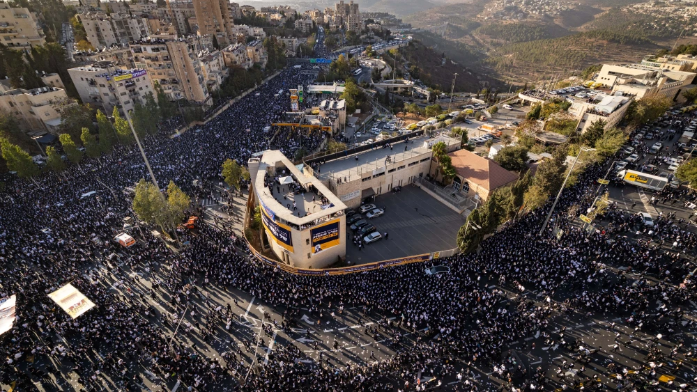 Hundreds of thousands of ultra-Orthodox Jews attend the "million man" protest against IDF conscription, in Jerusalem, October 30, 2025. Photo by Yonatan Sindel/Flash90.