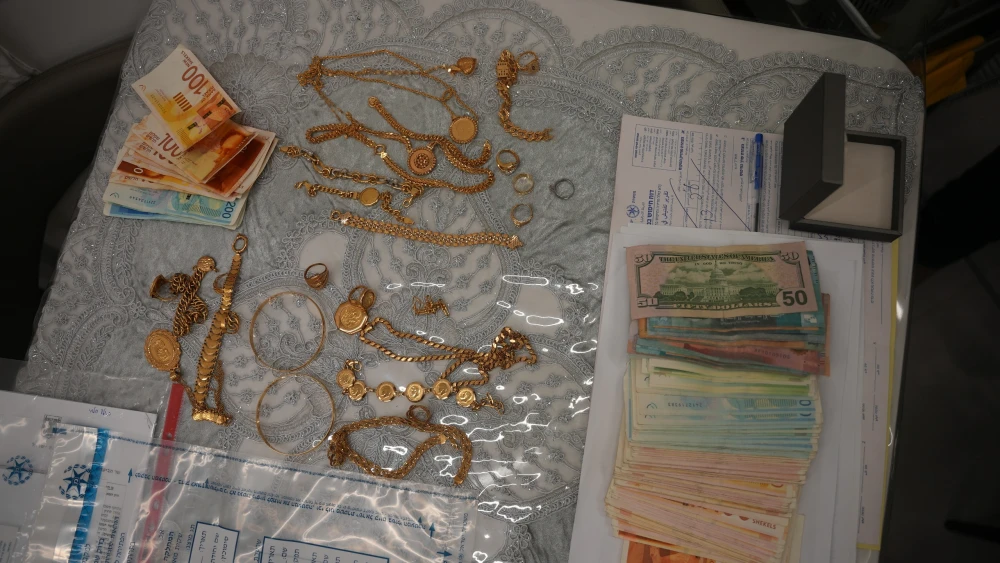 Cash and gold Jewelry seized in eastern Jerusalem by Israeli security forces as part of a clamping down operation on terrorists and their families who received stipends from the Palestinian Authority, in August 2026. Credit: Israel Police Spokesperson’s Unit.