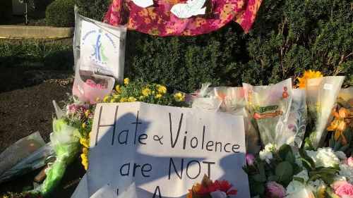 A memorial outside of the Tree of Life*Or L’Simcha Synagogue in Pittsburgh. Source: Screenshot.