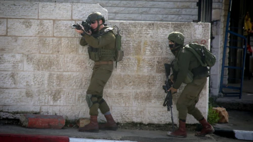Israeli soldiers conduct a search for Palestinian suspects of a terror attack in the West Bank City of Ramallah on Dec. 10, 2018. Six Israelis were injured in the drive-by shooting attack near Ofra the night before, on Dec. 9, 2018. Photo by Flash90.