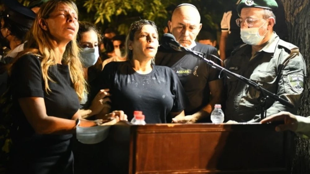 Nitza Shmueli (center) at the funeral of her son, Israel Border Police Sgt. Barel Hadaria Shmueli, who died on Aug. 30, 2021. Credit: Israel Border Police.
