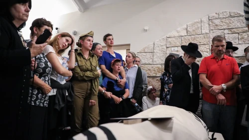 Friends and family attend the funeral of Ari Fuld, 45, who was stabbed to death at the Gush Etzion Junction on Sept. 16, 2018. Photo by Gershon Elinson/Flash90.