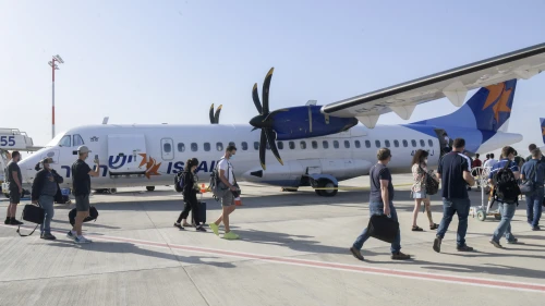 Passengers wearing protective face masks board an Israir flight to Eilat from Tel Aviv's Ben-Gurion International Airport, on May 13, 2020. Photo by Yossi Zeliger/Flash90.