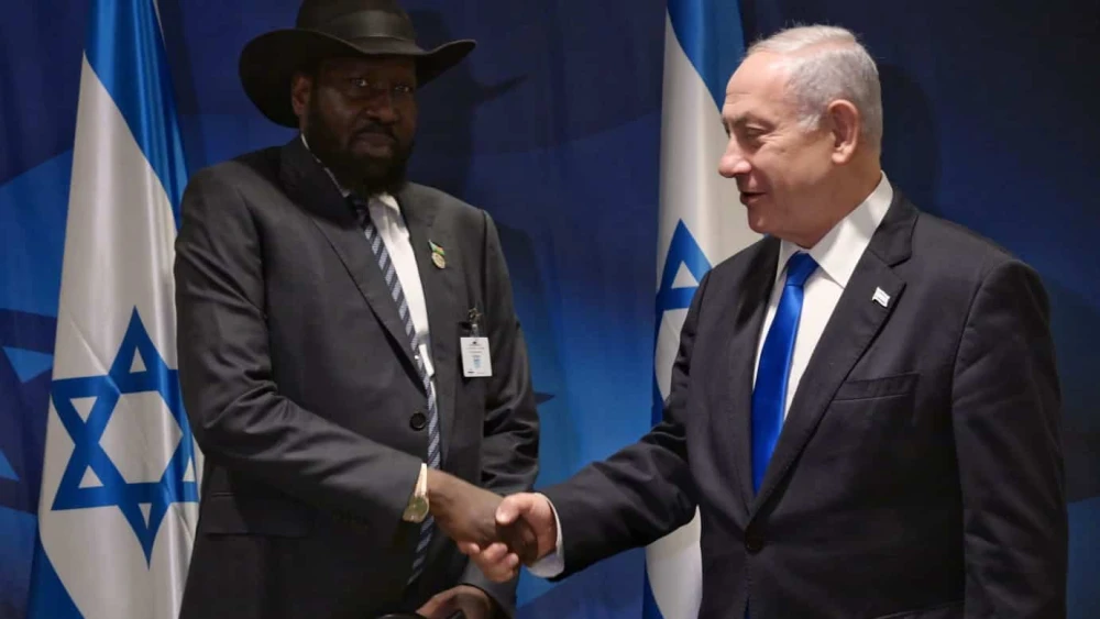 Israeli Prime Minister Benjamin Netanyahu (right) meets with South Sudanese President Salva Kiir on the sidelines of the U.N. General Assembly in New York, Sept. 20, 2023. Photo by Avi Ohayon/GPO.