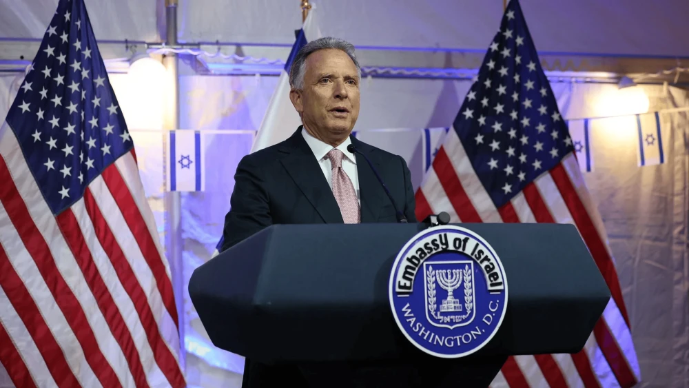 Steve Witkoff, enviado especial de Estados Unidos al Medio Oriente, habla en un evento que conmemora el 77.° Día de la Independencia de Israel en la residencia oficial del embajador israelí en Washington, el 5 de mayo de 2025. Crédito: Shmulik Almany/Embajada de Israel en Washington.