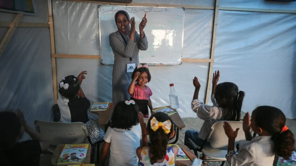 Palestinian children at a school in Gaza's Deir al-Balah on Apr 28, 2024. Photo by Majdi Fathi/TPS.