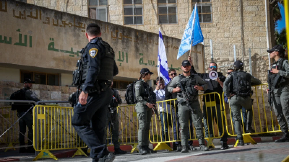 Right-wing activists protest against a tour led by the far-left Breaking the Silence organization in Hebron, Nov. 2, 2022. Photo by Flash90.