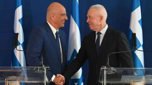 Israeli Minister of Defense Yoav Gallant (right) greets his Greek counterpart, Minister of National Defense Nikos Dendias. Photo by Ariel Hermoni/IMoD.