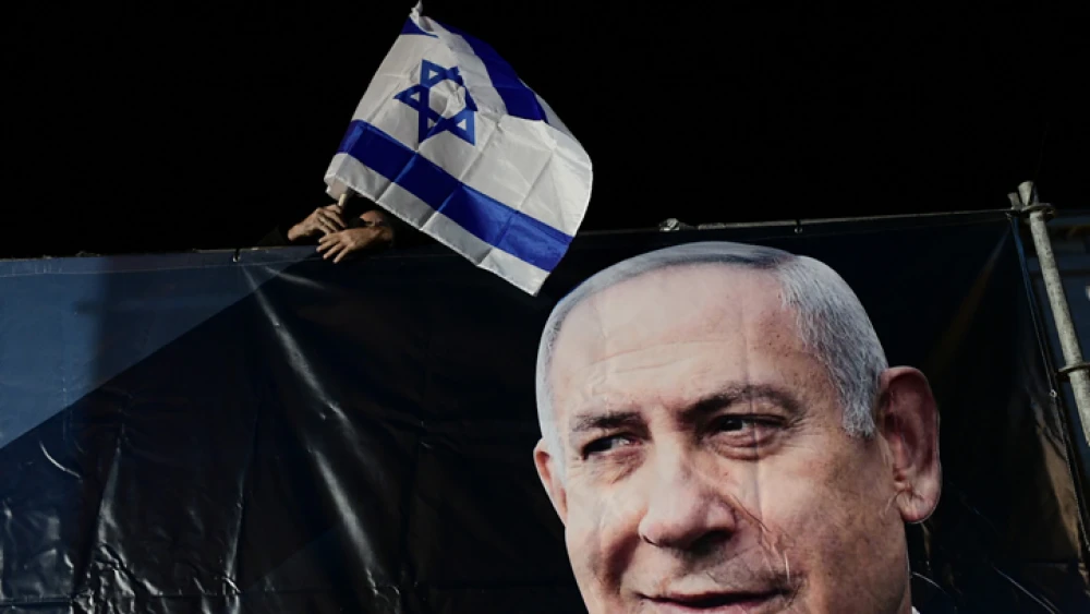 Israelis demonstrate in support of Prime Minister Benjamin Netanyahu near the house of Israeli Attorney General Avichai Mandelblit in Petach Tikvah on Nov. 18, 2019. Photo by Tomer Neuberg/Flash90.