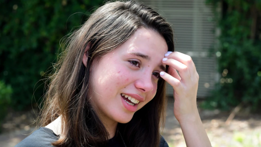 Osher Khnum, the girlfriend of Sgt. First Class Amit Ben-Yigal, killed after being struck in the head by a rock during a military operation, speaks with the media outside his home in Ramat Gan, May 12, 2020. Photo by Avshalom Sassoni/Flash90.