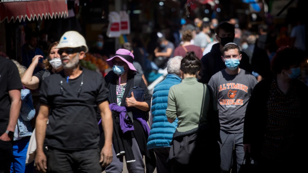 Israelis in Tel Aviv on March 17, 2021. Photo by Miriam Alster/Flash90.