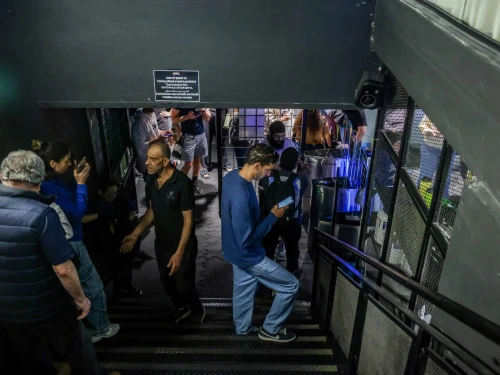 People run to take cover as siren warns of incoming missiles fired from Yemen, in Tel Aviv, March 30, 2025. Photo by Miriam Alster/Flash90.