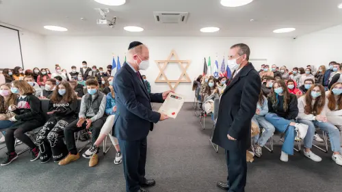 IOHR president Luis Andrade presents a certificate of tribute to Oporto Holocaust Museum director Michael Rothwell, at the Oporto Holocaust Museum on Nov. 9, 2021. Credit: CIP/CJP.