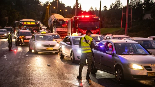 Israeli police at the entrance to the neighborhood of Ramot in Jerusalem as Israel enforces a lockdown and a night curfew applied to some 40 cities throughout Israel that have been adversely affected by the coronavirus, Sept. 13, 2020. Photo by Yonatan Sindel/Flash90.