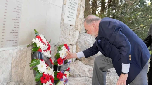 U.S. Ambassador to Israel Mike Huckabee lays a wreath at a ceremony honoring American victims of the Oct. 7, 2023 Hamas massacre, April 27, 2025. Source: X/@USAmbIsrael.