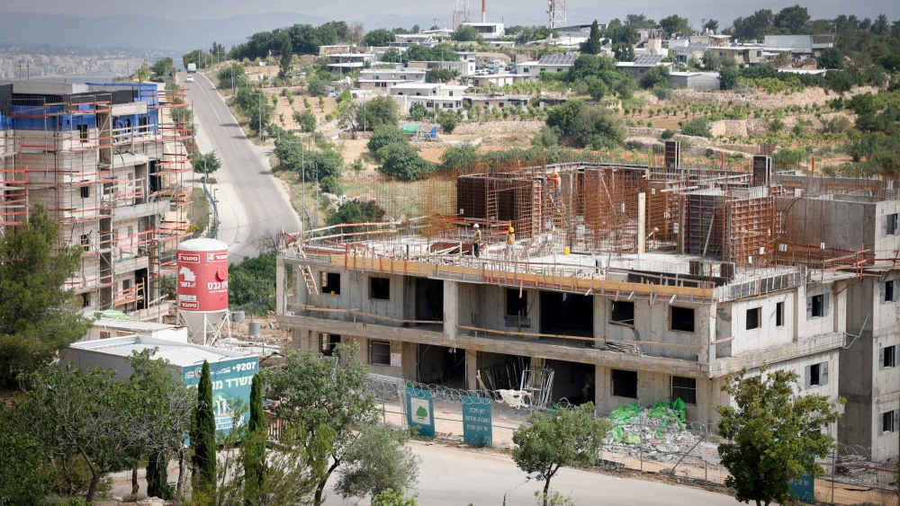 The construction of a new neighborhood in Alon Shvut, Gush Etzion, May 23, 2023. Photo by Gershon Elinson/Flash90.